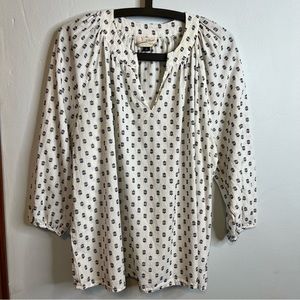Universal Thread Cream Off White Ivory and Navy Blue Pattern Blouse L EUC